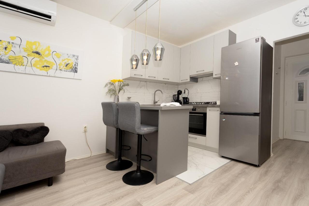 Apartman Nina ฮวาร์ ภายนอก รูปภาพ